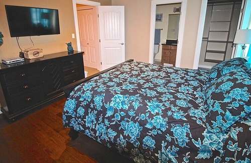 Regina House | Gorgeous 3 bedroom, 2.5 bathroom House! STA21-00132