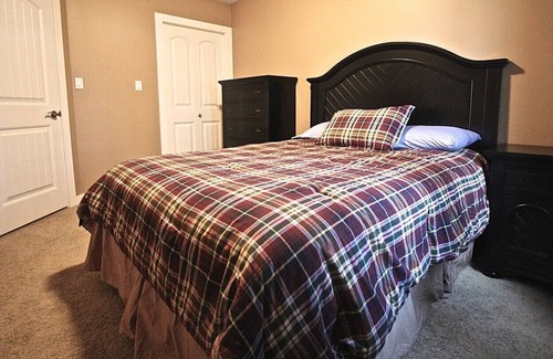 Regina House | Gorgeous 3 bedroom, 2.5 bathroom House! STA21-00132