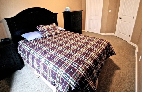 Regina House | Gorgeous 3 bedroom, 2.5 bathroom House! STA21-00132