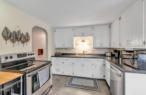 Green Bay House | Gorgeous 3 bedroom home, minutes from Lambeau!