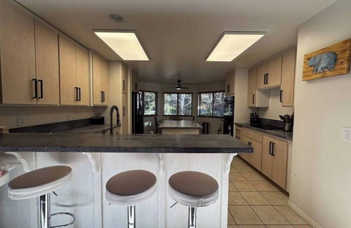 Castle Glen Estates Cabin | Gorgeous 3-BR cabin in Big Bear Lake with Hot Tub, WiFi, Pool Table, Great Views