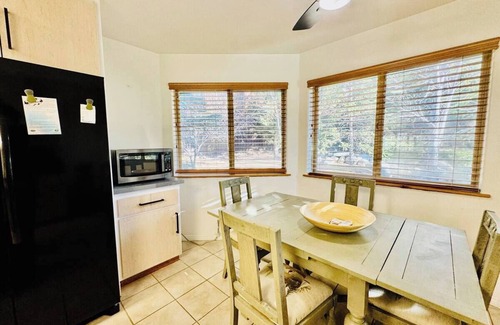 Castle Glen Estates Cabin | Gorgeous 3-BR cabin in Big Bear Lake with Hot Tub, WiFi, Pool Table, Great Views