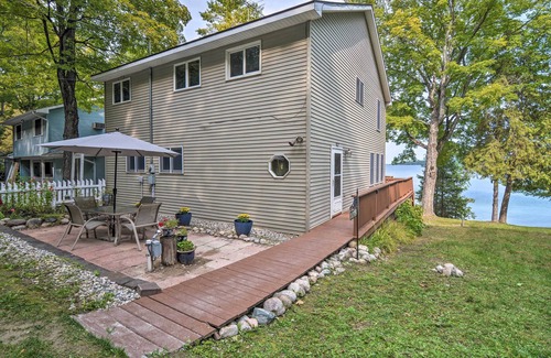 Indian River House | Gorgeous 3-Season Lakefront Escape w/Private Dock
