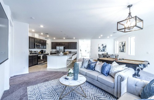 Arden House | Gorgeous! 3000 sq ft@4br/3.5ba/10 beds! L2 EV Charger@12 minutes to Strip!