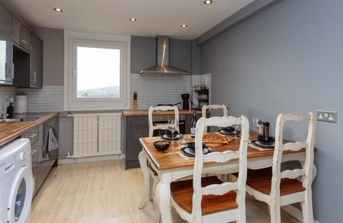 Gorgie Apartment | Gorgeous 3BD 15 to city centre free Parking