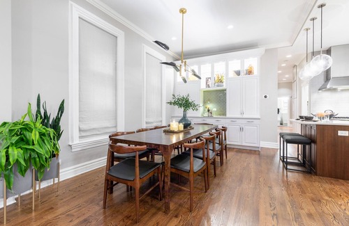 Near North Side Condo | Gorgeous 3BR River North Condo - Free Parking