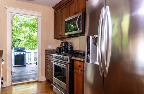 Fontana House | Gorgeous 4 BDR Home in Popular Abbey Springs!