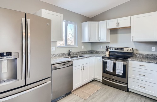 Morrison House | Gorgeous 4 bed/2 bath Home Near the Foothills