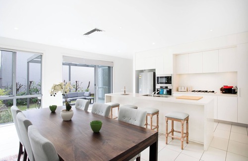 South Coogee House | Gorgeous 4-bedroom Modern house 5mins Drive to Coogee Beach