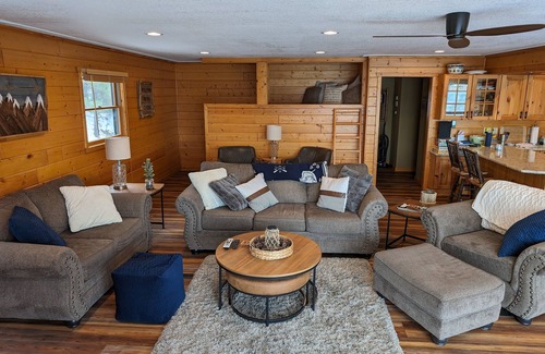 Balsam Lake House | Gorgeous 4 Bedroom, 2 Bathroom Property