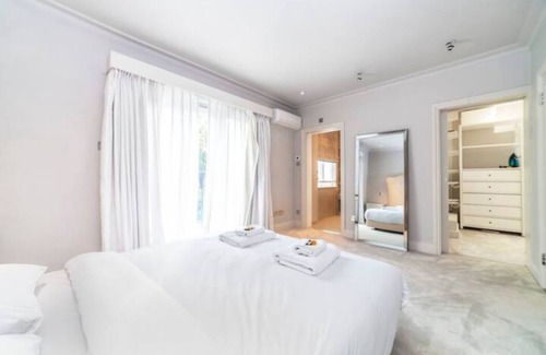 Shaftesbury Apartment | Gorgeous 4 Storey 4 BDR flat - Smarthost