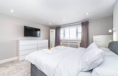 Shaftesbury Apartment | Gorgeous 4 Storey 4 BDR flat - Smarthost