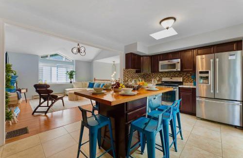 East Stroudsburg House | Gorgeous 4BR Home with Hot Tub,Pool& Sauna