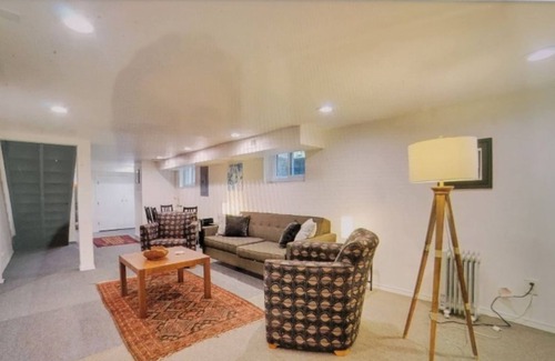 Victory Heights House | Gorgeous 4BR Maple Leaf Home near UW & Green Lake