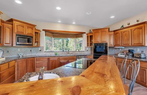 Granite Ridge House | Gorgeous 5 BDR Traviloli Mountain Retreat for 10