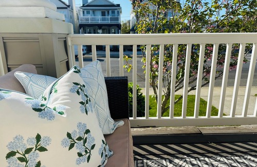 North End Condo | Gorgeous 5BR 3BA home, close to beach, town + playground; full linen service