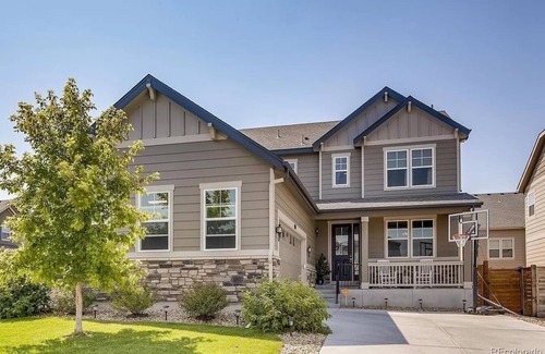 Littleton House | Gorgeous 6 bedroom, clean and bright home just outside Denver, CO