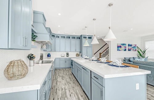 Bradenton Beach House | Gorgeous 7 bedroom Beach house 2 minute walk to Beach!
