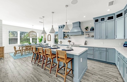 Bradenton Beach House | Gorgeous 7 bedroom Beach house 2 minute walk to Beach!