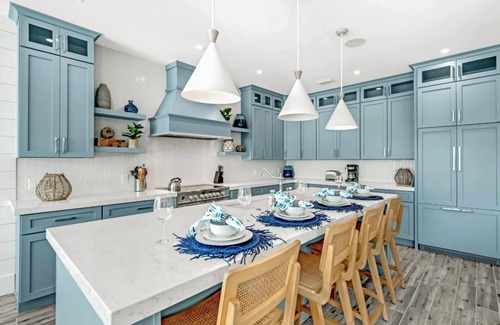 Bradenton Beach House | Gorgeous 7 bedroom Beach house 2 minute walk to Beach!