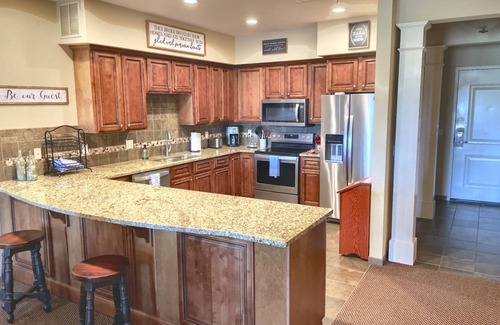 Branson Condo | Gorgeous and Large Condo, Elevator, Pool, Ozark Views! Close to Branson strip!