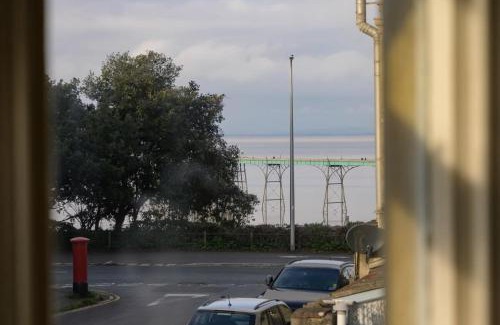 Clevedon Apartment | Gorgeous Apartment Seconds from Seafront Clevedon