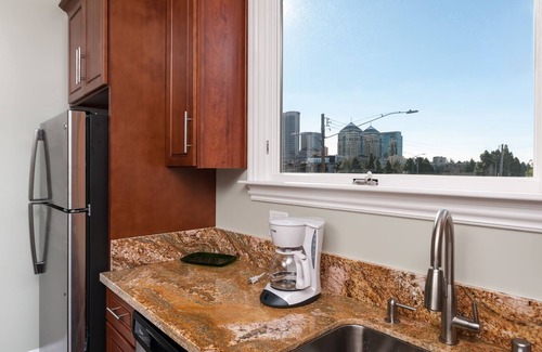 Ralph Bunche Apartment | GORGEOUS APARTMENT WITH CITY VIEWS