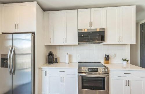 Rolling Mill Hill Apartment | Gorgeous Apt for 8 with Rooftop & Gym Near DT