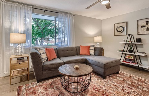 Lamar Heights Area House | Gorgeous Arvada Home-Whole house-Hot tub!