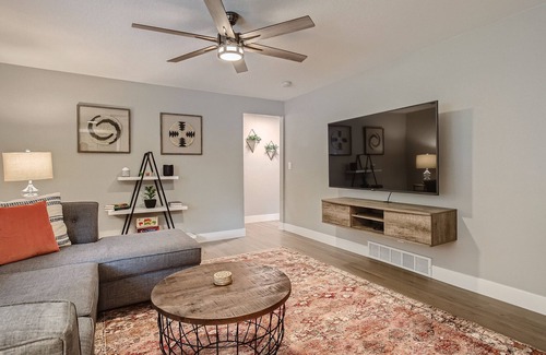 Lamar Heights Area House | Gorgeous Arvada Home-Whole house-Hot tub!
