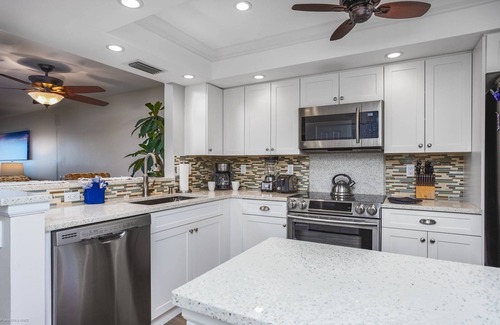 Siesta Key Condo | Gorgeous Bay View, WiFi/Cable, Walk to Beach, 2 Heated Pools, Tennis/Pickleball | Updated Baths!