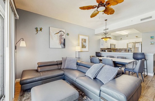 Fort Walton Beach Condo | Gorgeous beachfront condo with pool, hot tub, gym, W/D & AC - access to beach