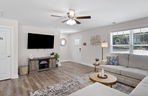 South Belmont House | Gorgeous Belmont NEW Build!