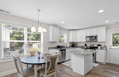South Belmont House | Gorgeous Belmont NEW Build!