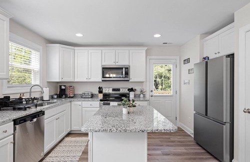 South Belmont House | Gorgeous Belmont NEW Build!