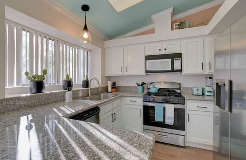 Paradise Valley House | Gorgeous Boho 3BR Home Private Spa! 8 min to Strip