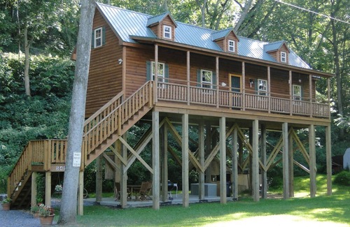 Shenandoah Cabin | Gorgeous Cabin Overlooking The Shenandoah River - 2 bedrooms ~ 2 lofts