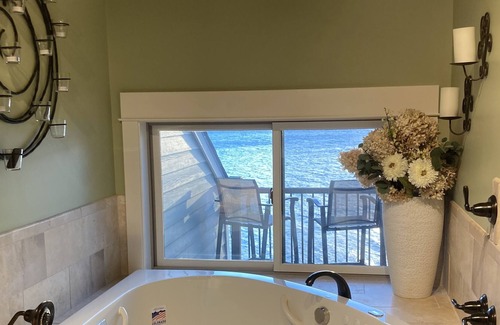 New Fairfield House | Gorgeous Candlewood Lake Lake House