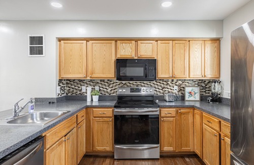 Navy Yard House | Gorgeous Central and Spacious 3 BR Rare DC Townhome