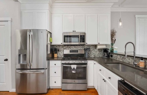 Lincoln Beach House | Gorgeous Coastal Bella Beach Escape, Pet Friendly, Private Deck w/Hot Tub, Short Walk to Beach