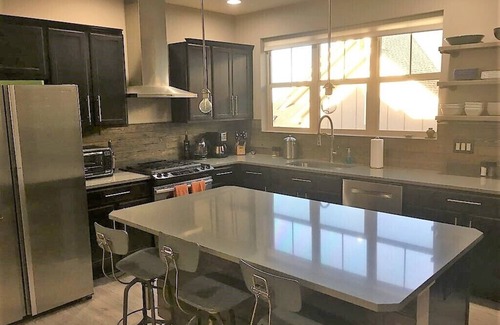 Louisville House | Gorgeous, contemporary town home with huge kitchen. Bring your pups!