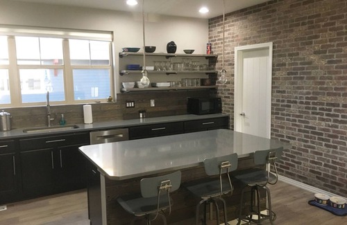 Louisville House | Gorgeous, contemporary town home with huge kitchen. Bring your pups!