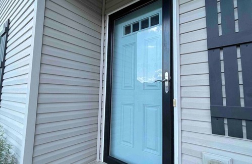 Clarksville House | Gorgeous Cozy Residential Home -n9 min walk to park