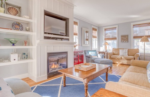Olivia Beach House | Gorgeous Craftsman 3-Bedroom Has Private Deck, Hot Tub & Olivia Beach Amenities!