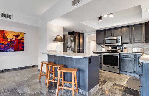 Litchfield Park House | Gorgeous desert home with pool, enclosed yard, full kitchen, on-site golf, & AC
