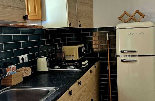 Alora Cottage | Gorgeous detached casita near Caminto del Rey with mountain views and a pool