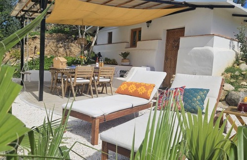 Alora Cottage | Gorgeous detached casita near Caminto del Rey with mountain views and a pool