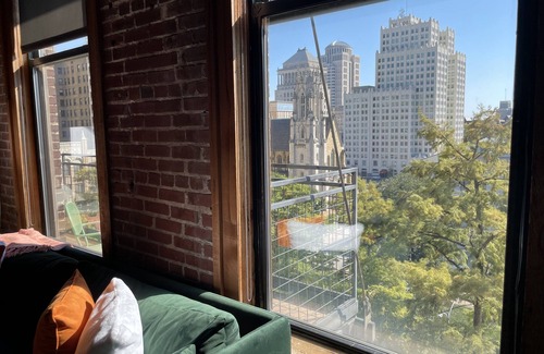 Downtown West House | ☆ Gorgeous Downtown Loft ☆ Walk to Busch Stadium☆