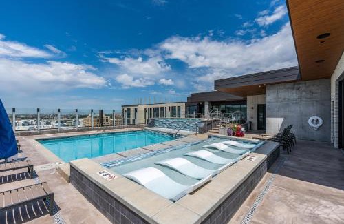 Rio Grande Apartment | Gorgeous Downtown 1BD 1BA - BEST views & Amenities