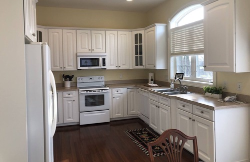 Annapolis Apartment | Gorgeous Edgewater home with in-law apartment has beautiful wood floors, high ceilings and crown molding throughout.